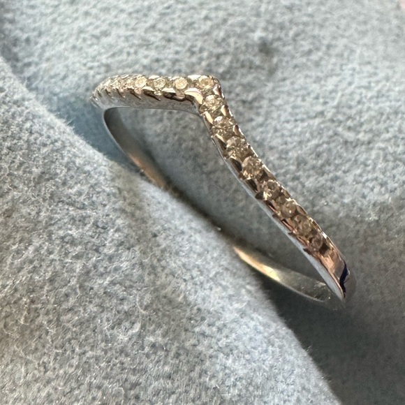 BendéLyon 925 Sterling Silver, White Gold Plated, Dainty Ladies Ring, Moissanite - Picture 3 of 4